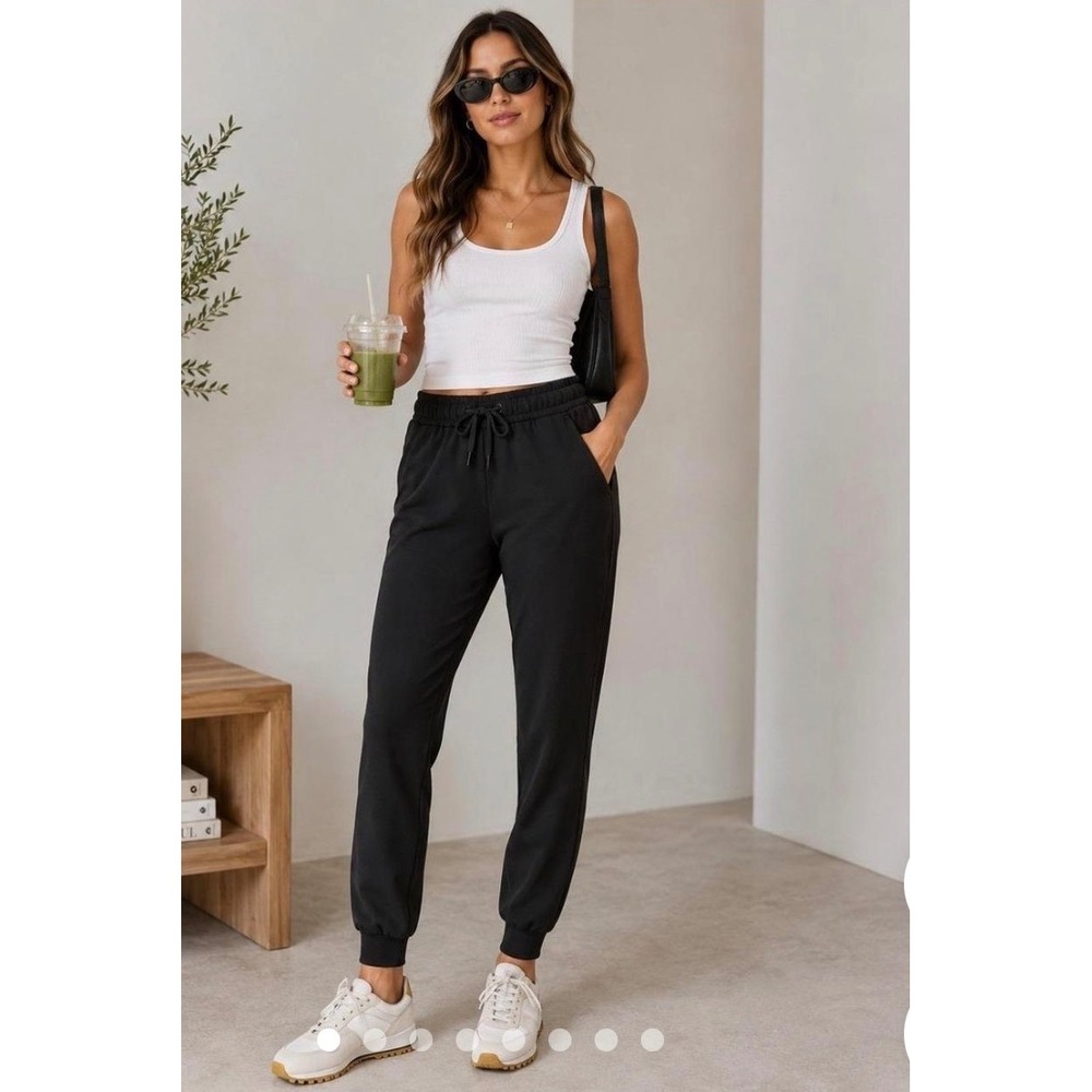 Lululemon On the Fly Jogger Lounge Pants  size 10